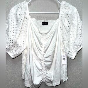 GAP Eyelet Scrunch top with Puff Sleeves (took tag off) never worn